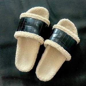 sherpa crocodile slides size 7